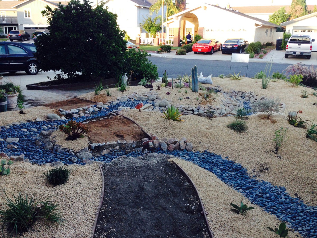 dry streambed, DG, rock, cobble, pebble